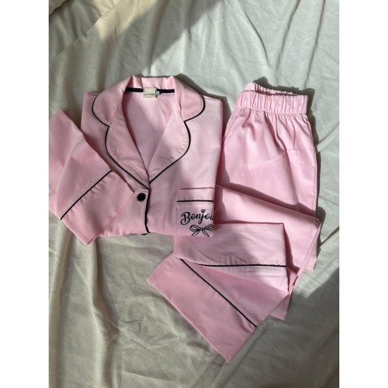 Pembe Bonjour Nakışlı Dokuma Fitilli Pijama Takımı Pembe Bonjour Nakışlı Dokuma Fitilli Pijama Takımı